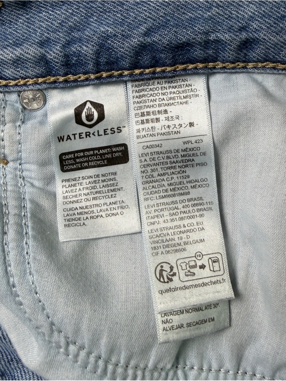 Levi's Women's '94 Baggy Jeans Visible Mended Sashiko Denim Light Wash 31x29 - Picture 13 of 15